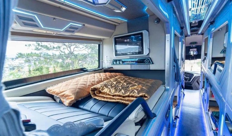 Phòng nằm WC khép kín, điều hòa hiện đại trên tuyến