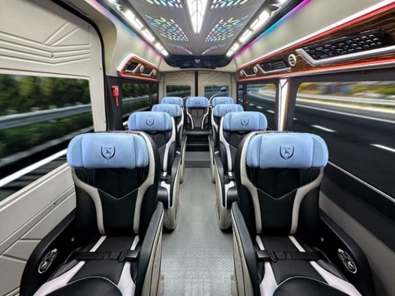 Nội thất limousine Vĩnh Quang ghế da điều hoà nước uống Thanh Hoá
