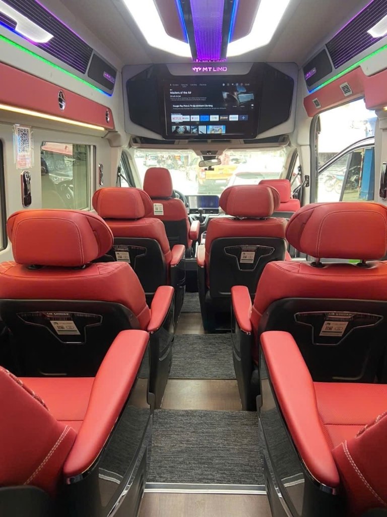 Ghế da và dịch vụ tiện ích Khánh An Limousine