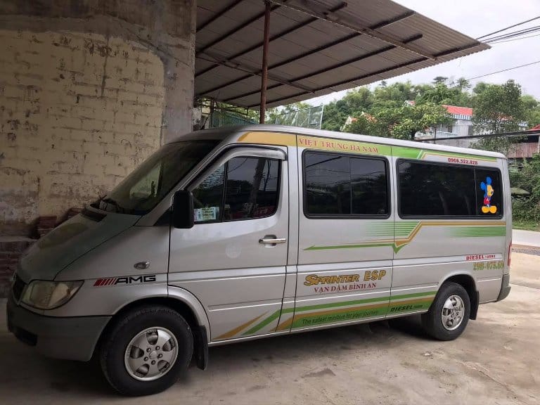 Chuyến sáng sớm 05:50, limousine 16 chỗ ghế ngồi