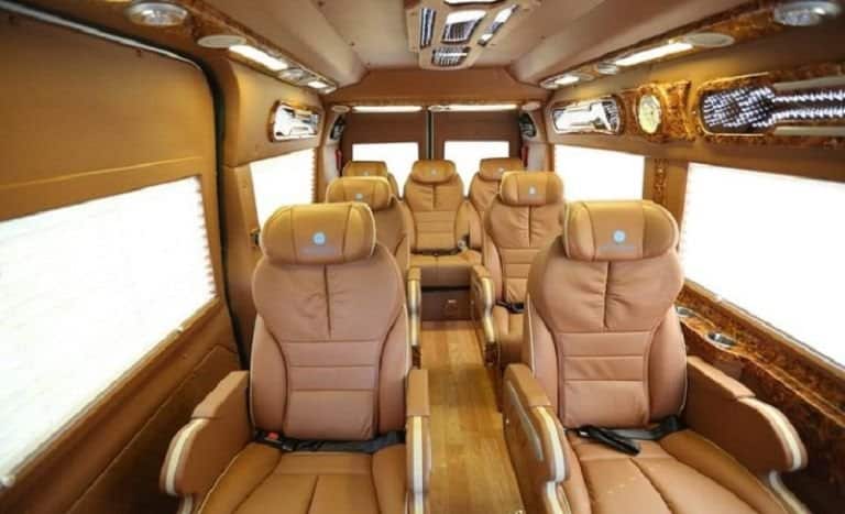 Nội thất limousine Nam Định trang bị ghế ngả điều hòa