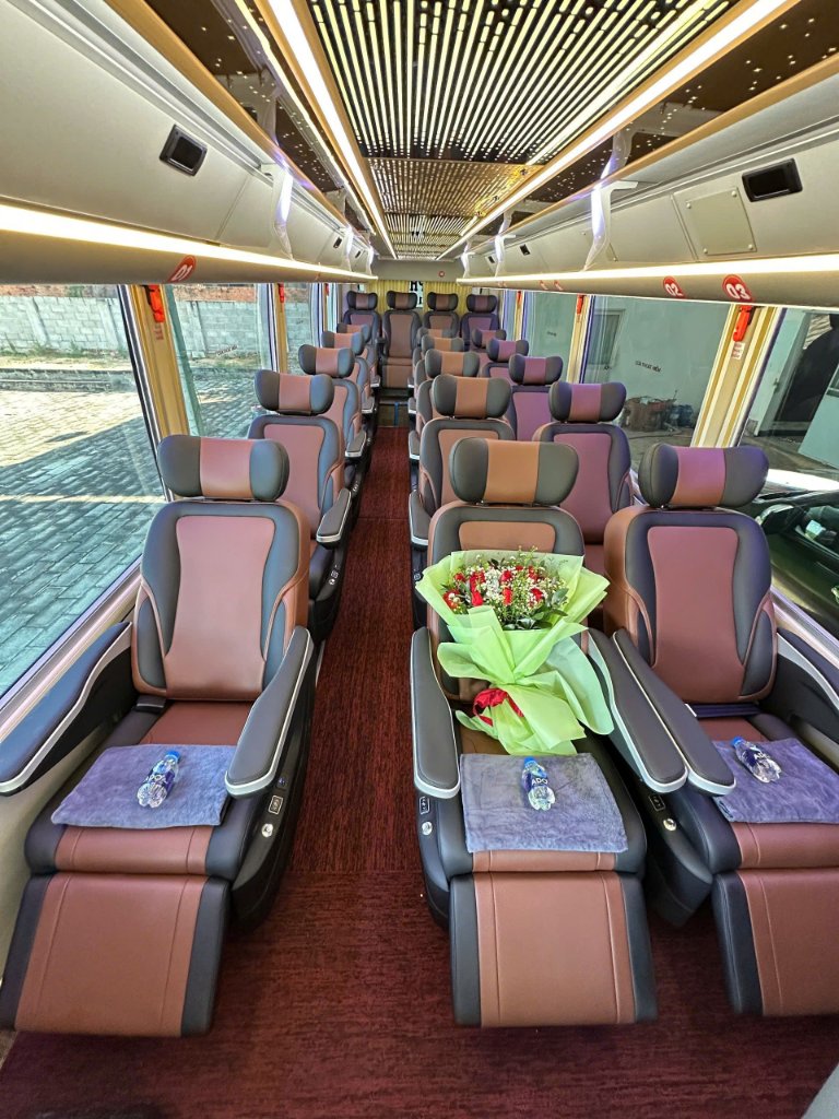 Limousine 19 chỗ Xuân Pha khoảng cách ghế thoải mái