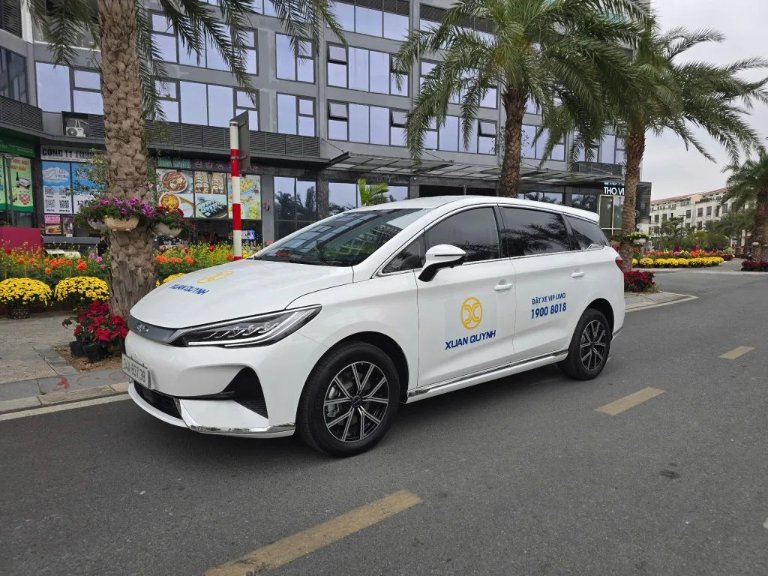 VIP Limo Kia Sedona 6 chỗ, 17 chuyến/ngày phục vụ linh hoạt