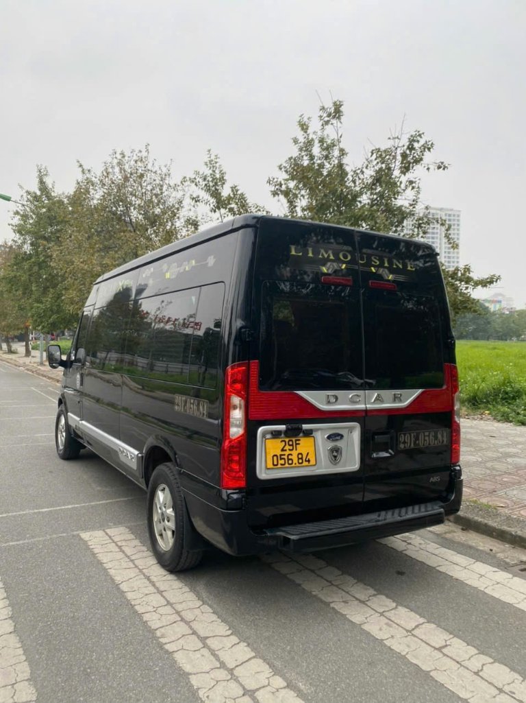 Royal Limousine: 12 chỗ ghế da, giá thấp 320.000đ chiều về