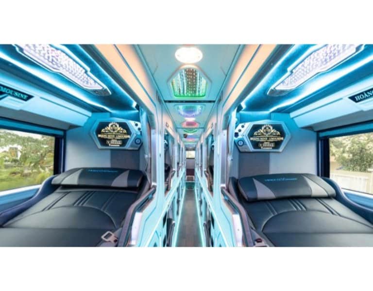 Cabin VIP với rèm kép, đèn đọc sách trang bị đầy đủ