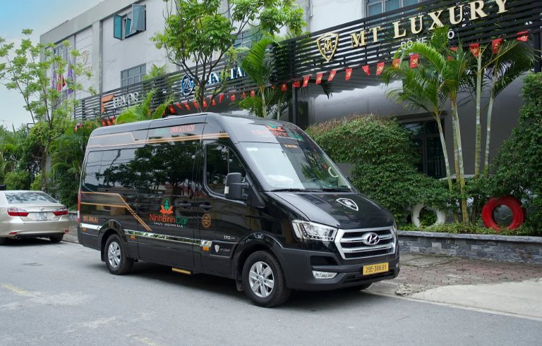 Limousine 11-12 chỗ của Ninh Bình Car chạy tuyến Ninh Bình Bấc Ninh