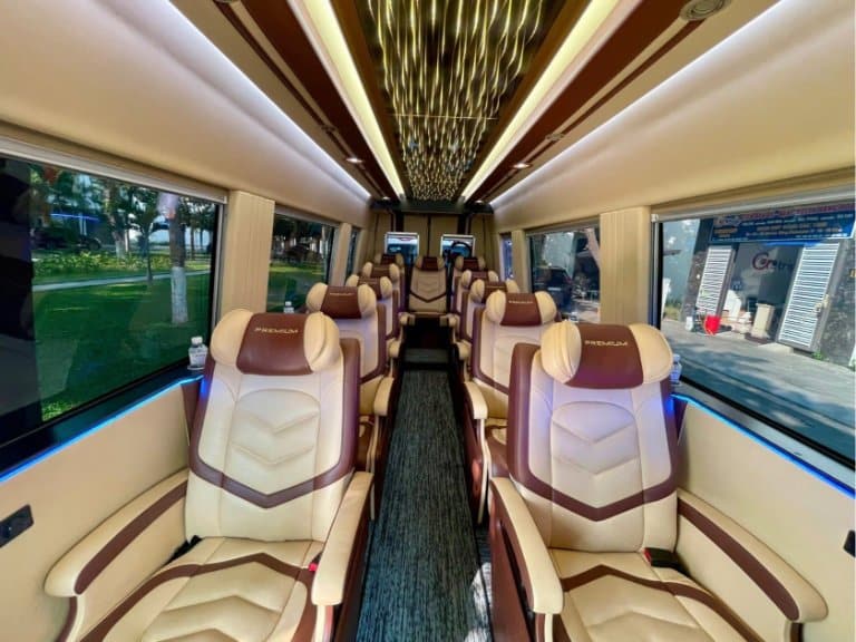 Tiện nghi limousine GoroTrip: WiFi, nước miễn phí