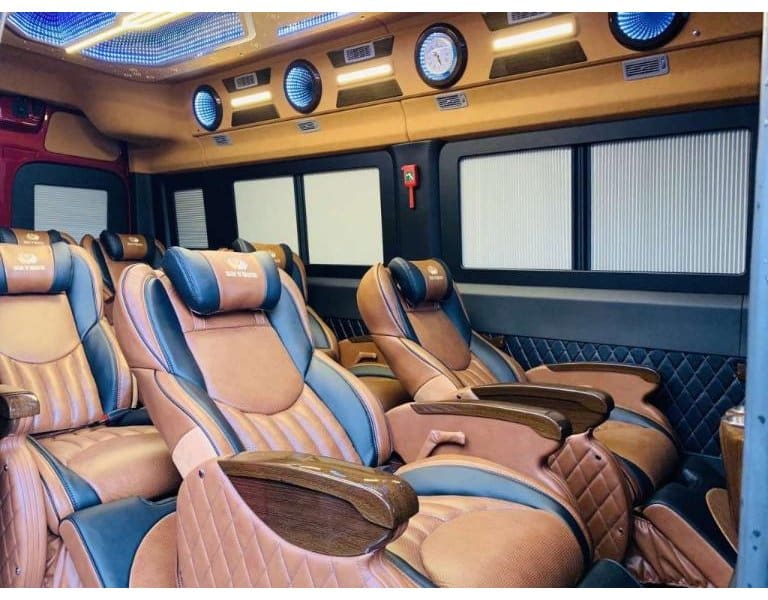 Solati Lạc Hồng: ghế da massage, USB, WiFi