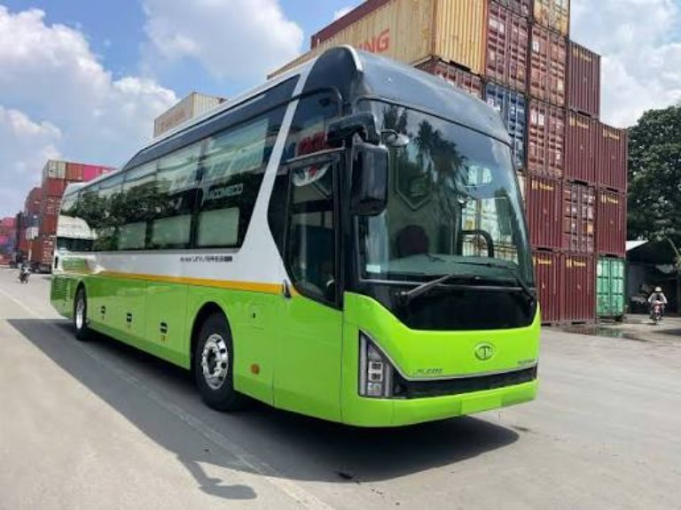Khang Vy: 6 chuyến/ngày, limousine VIP từ 450k